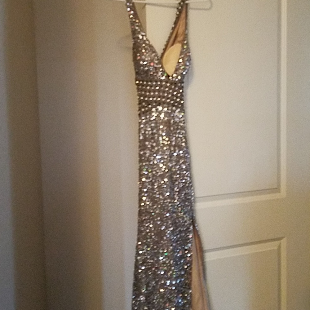 Haute BG  collection sequined style evenig dress